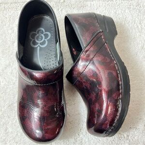 Sanita Women's Professional Riot Clog Bordeaux Patent Sz 40
